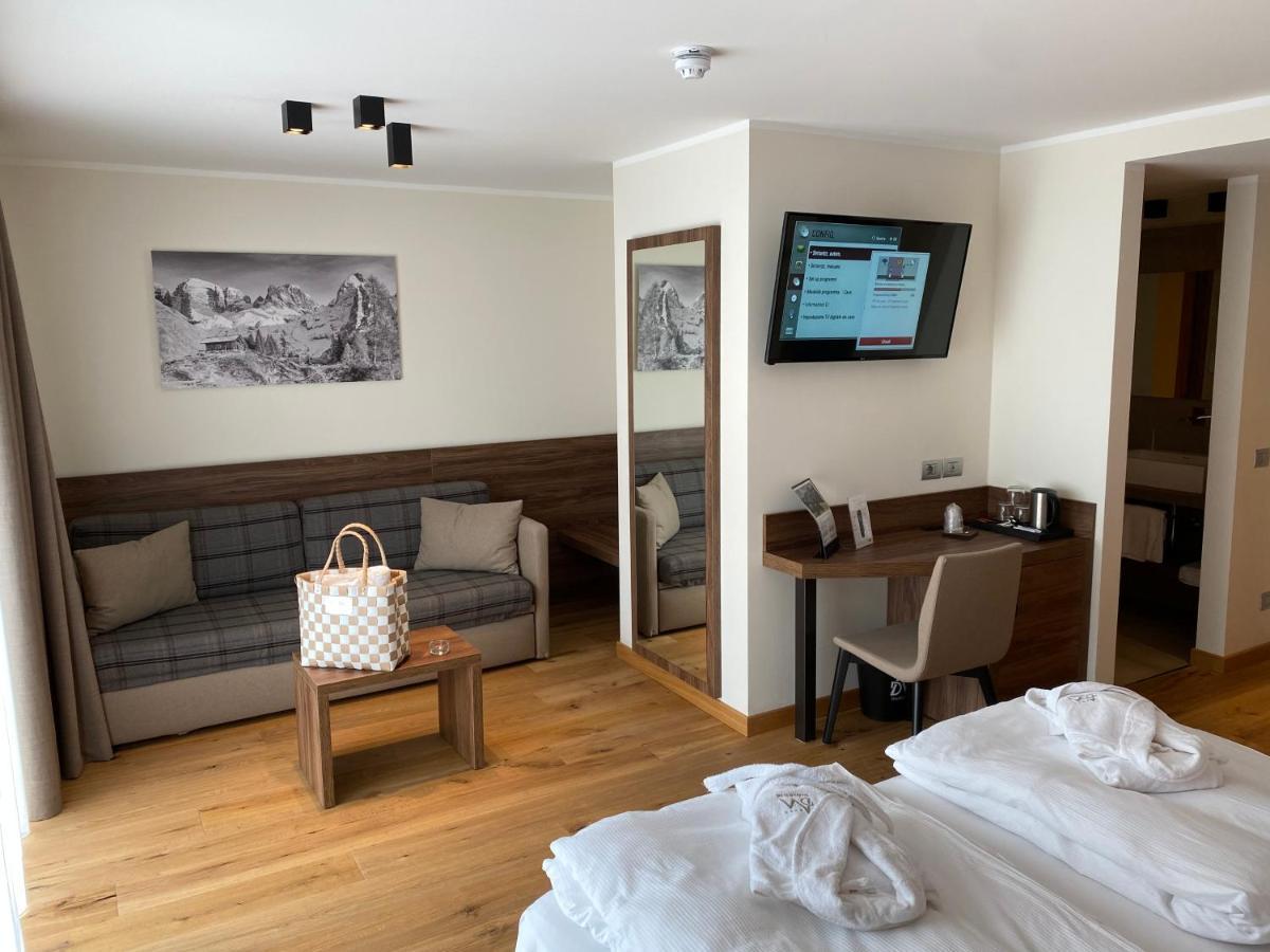 Dolomeet Boutique Hotel Pinzolo Exterior photo