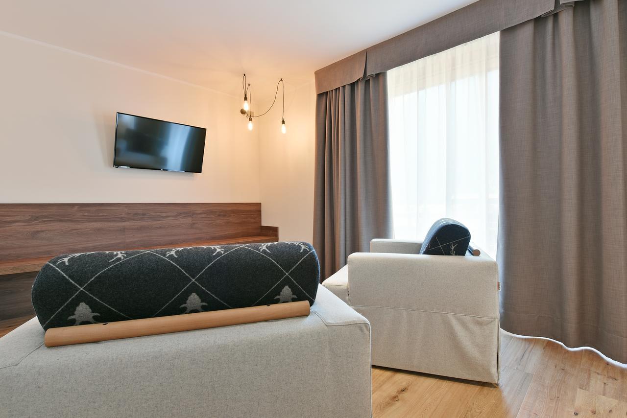 Dolomeet Boutique Hotel Pinzolo Exterior photo